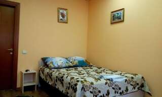 Гостиница Filin i Sova Mini Hotel Владивосток Двухместный номер с 1 двуспальной кроватью и дополнительной кроватью-1